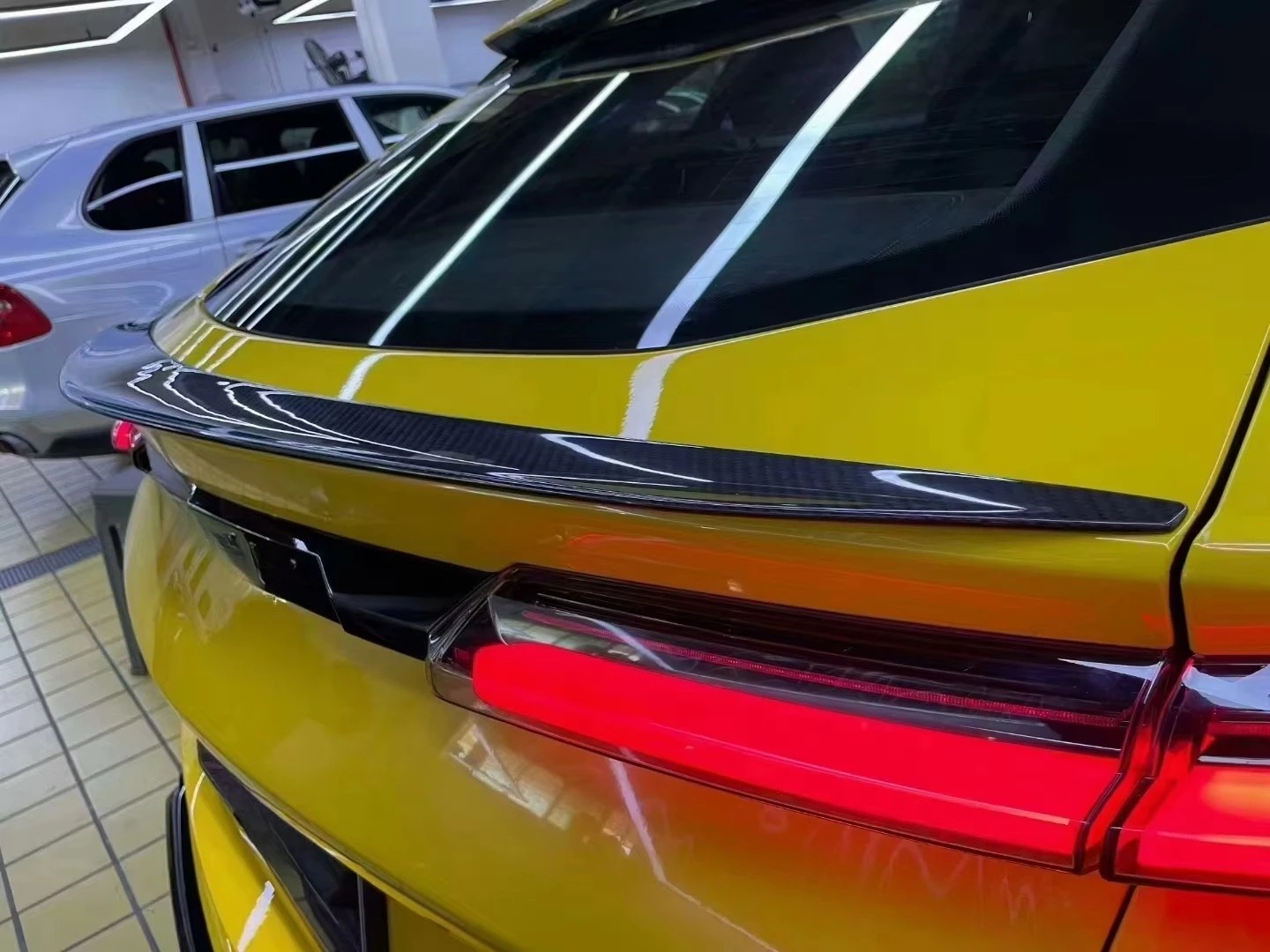 Topcar Spoiler Rear Wing High Quality Fast Delivery Dry Carbon Fiber Body Kits for  URUS